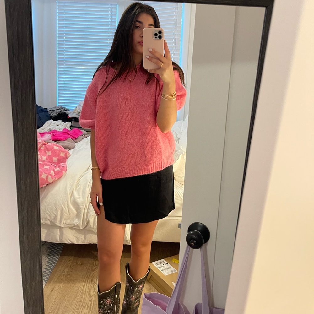 Super cute pink Zara sweater- perfect for spring